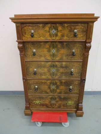 6779 - Manzetnik orechova korenice 1900  87 x 54 cm  V - 133 cm  -  PRODANO